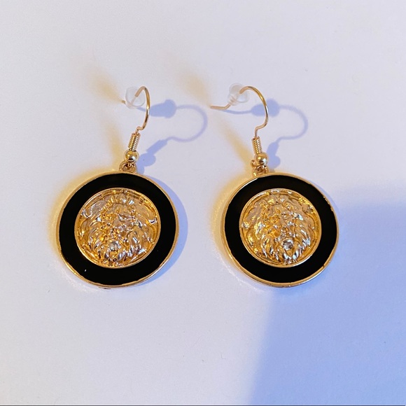 Super gorgeous and fashion pair of earrings news - Picture 2 of 2